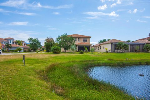 House in Vero Beach, Florida 4 bedrooms, 309.74 sq.m. № 1180210 - photo 13