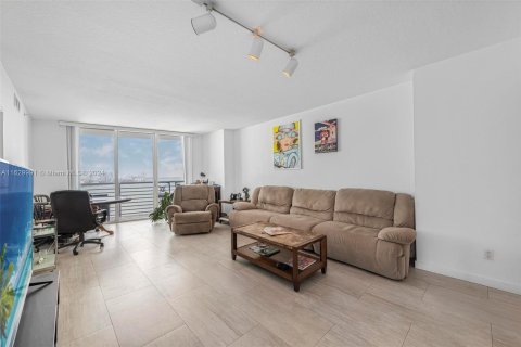 Condo in Miami, Florida, 3 bedrooms  № 1291203 - photo 10