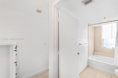 Condo in Miami, Florida, 3 bedrooms  № 1291203 - photo 21