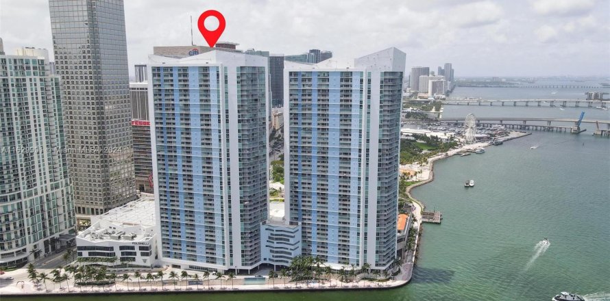 Condo in Miami, Florida, 3 bedrooms  № 1291203