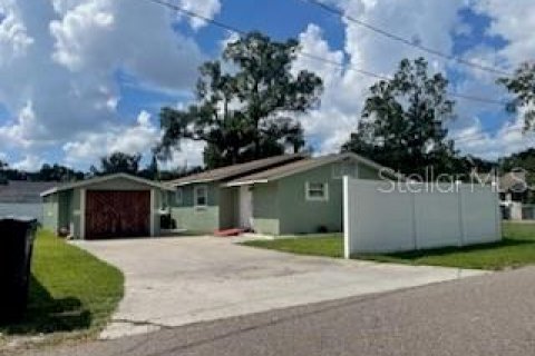 House in Tampa, Florida 3 bedrooms, 117.89 sq.m. № 1373013 - photo 1