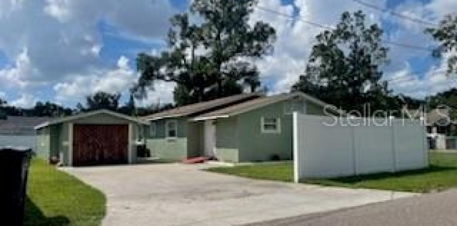 House in Tampa, Florida 3 bedrooms, 117.89 sq.m. № 1373013