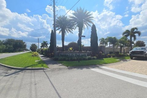 Land in Winter Haven, Florida № 1373015 - photo 1