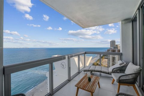 Condo in Miami Beach, Florida, 2 bedrooms  № 1324547 - photo 20