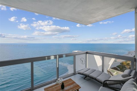 Condo in Miami Beach, Florida, 2 bedrooms  № 1324547 - photo 19