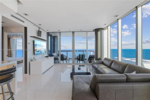 Condo in Miami Beach, Florida, 2 bedrooms  № 1324547 - photo 16