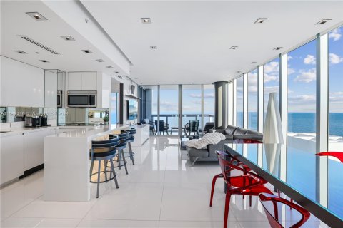 Condo in Miami Beach, Florida, 2 bedrooms  № 1324547 - photo 8