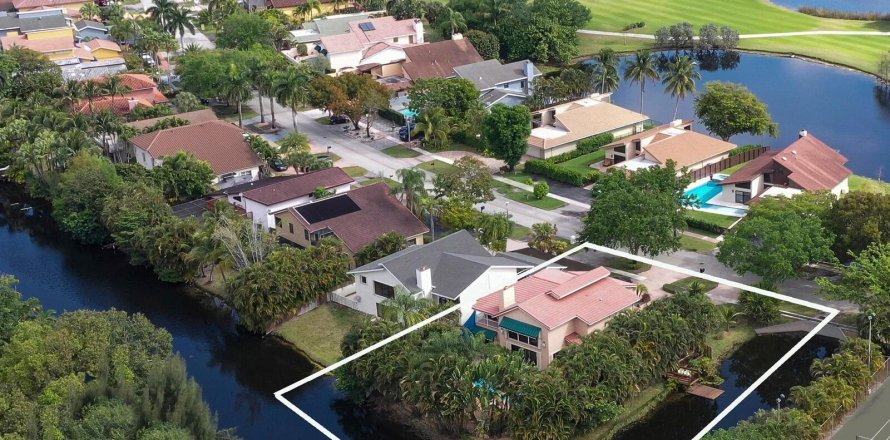 Casa en Plantation, Florida 5 dormitorios, 337.79 m2 № 1159491