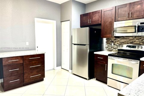 Townhouse in Weston, Florida 2 bedrooms, 107.3 sq.m. № 1155311 - photo 6