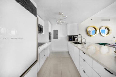 Copropriété à louer à Miami, Floride: 2 chambres, 121.98 m2 № 1345650 - photo 5