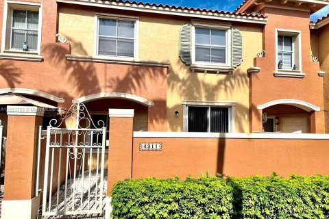 Townhouse in Dania Beach, Florida 2 bedrooms, 102.19 sq.m. № 1345648 - photo 3