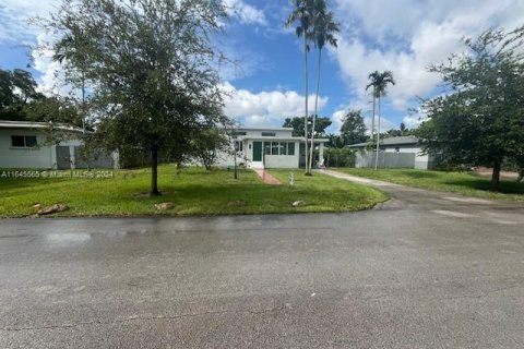 Casa en venta en Miami Springs, Florida, 3 dormitorios, 113.99 m2 № 1345606 - foto 1