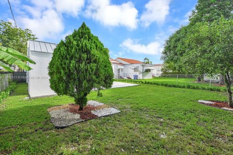 House in Miami, Florida 4 bedrooms, 149.2 sq.m. № 1345649 - photo 28