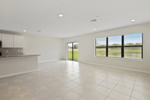 Villa ou maison à vendre à Plant City, Floride: 4 chambres, 268 m2 № 32684 - photo 2