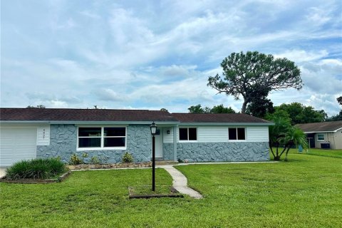 Casa en venta en Tampa, Florida, 3 dormitorios, 136.57 m2 № 1378538 - foto 1