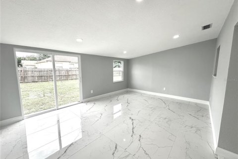 Villa ou maison à vendre à Tampa, Floride: 3 chambres, 136.57 m2 № 1378538 - photo 8