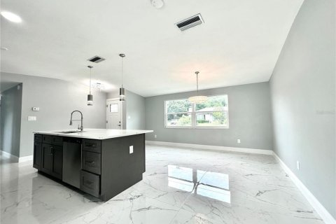 Villa ou maison à vendre à Tampa, Floride: 3 chambres, 136.57 m2 № 1378538 - photo 7