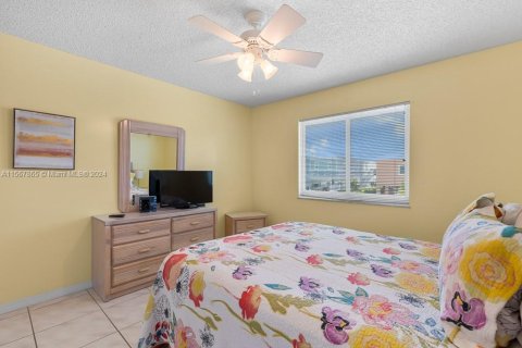 House in Marathon, Florida 5 bedrooms, 155.15 sq.m. № 1117284 - photo 21