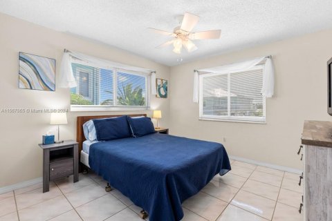 House in Marathon, Florida 5 bedrooms, 155.15 sq.m. № 1117284 - photo 24