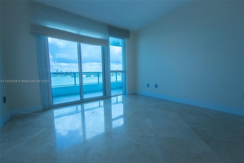 Condo in Miami Beach, Florida, 3 bedrooms  № 27372 - photo 15
