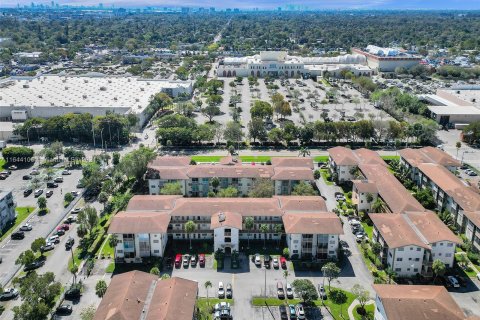 Condo in Miami, Florida, 1 bedroom  № 1330099 - photo 4