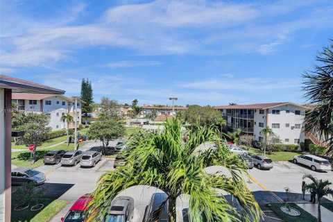 Condo in Miami, Florida, 1 bedroom  № 1330099 - photo 22