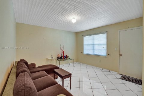 Condo in Miami, Florida, 1 bedroom  № 1330099 - photo 18