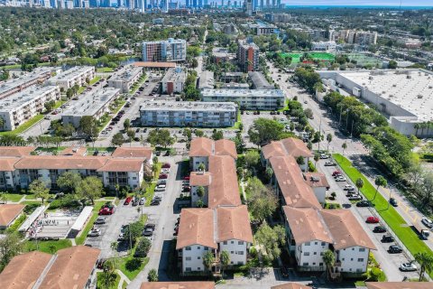 Condo in Miami, Florida, 1 bedroom  № 1330099 - photo 5