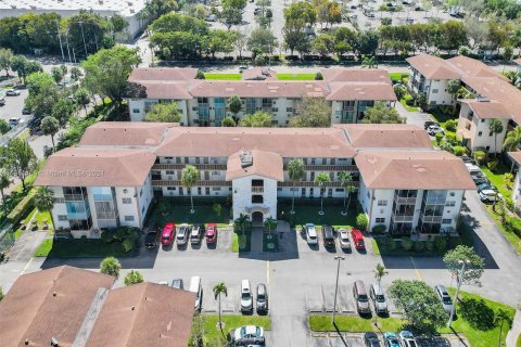 Condo in Miami, Florida, 1 bedroom  № 1330099 - photo 2