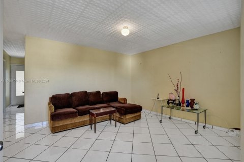 Condo in Miami, Florida, 1 bedroom  № 1330099 - photo 10