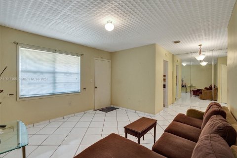 Condo in Miami, Florida, 1 bedroom  № 1330099 - photo 12