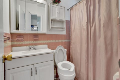 Condo in Miami, Florida, 1 bedroom  № 1330099 - photo 19