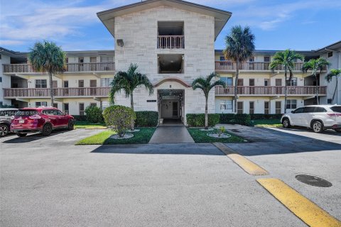 Condo in Miami, Florida, 1 bedroom  № 1330099 - photo 1