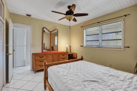 Condo in Miami, Florida, 1 bedroom  № 1330099 - photo 8