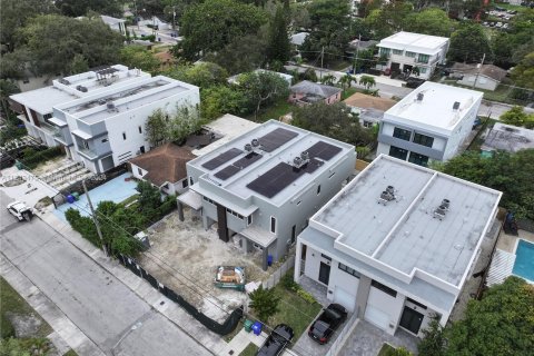 Townhouse in Miami, Florida 4 bedrooms, 236.9 sq.m. № 31827 - photo 21