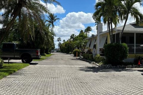 Condo in Bradenton Beach, Florida, 1 bedroom  № 1347271 - photo 26