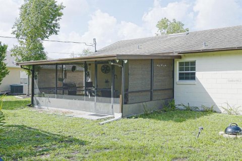 Villa ou maison à vendre à Deltona, Floride: 2 chambres, 90.86 m2 № 1350095 - photo 11