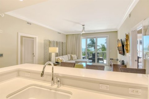 Condo in Sarasota, Florida, 4 bedrooms  № 1350097 - photo 11