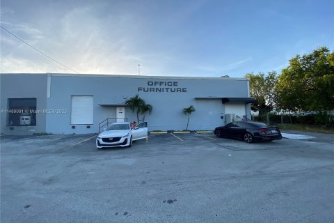 Immobilier commercial à vendre à Pembroke Park, Floride № 849348 - photo 2