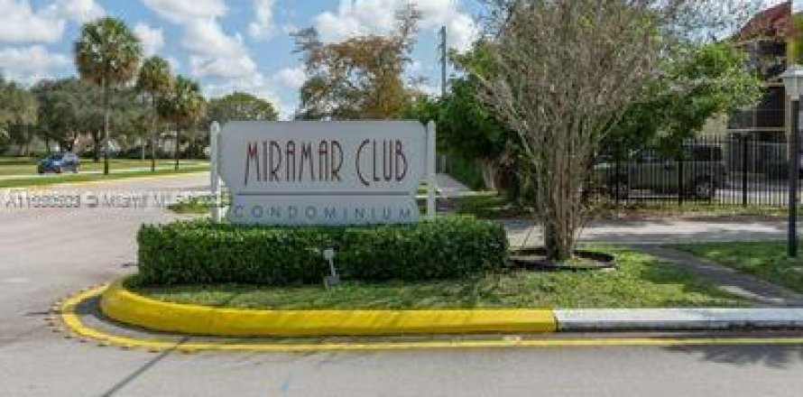 Condominio en Miramar, Florida, 2 dormitorios  № 1332535