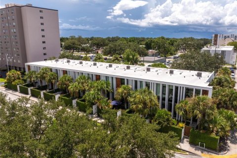 Touwnhouse à vendre à Winter Haven, Floride: 2 chambres, 152.36 m2 № 1352910 - photo 3