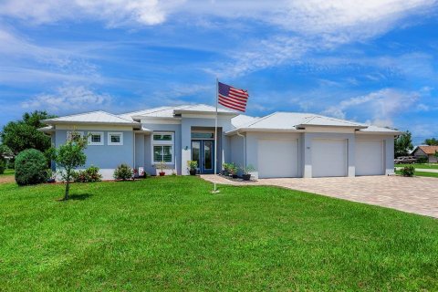 Villa ou maison à vendre à Punta Gorda, Floride: 3 chambres, 196.67 m2 № 1324110 - photo 1