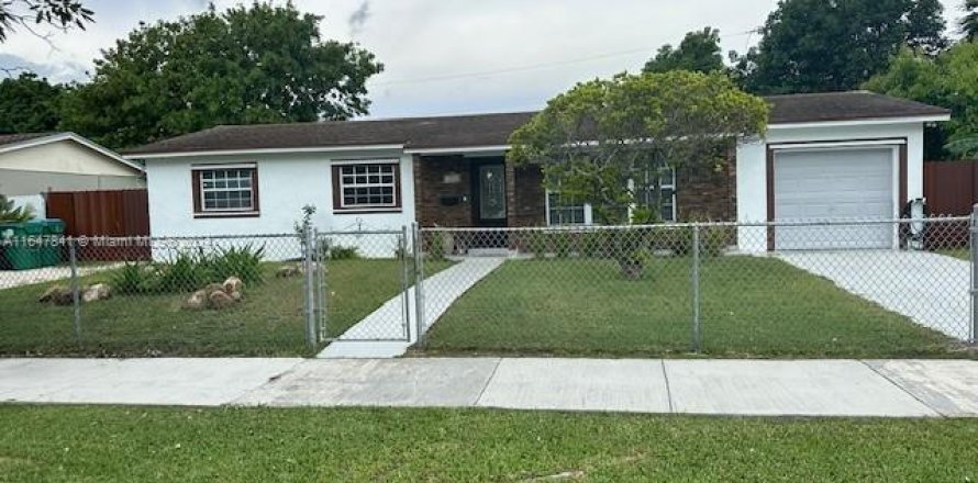 House in Miami, Florida 3 bedrooms, 102.19 sq.m. № 1330472