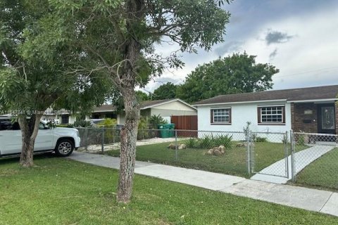 Casa en venta en Miami, Florida, 3 dormitorios, 102.19 m2 № 1330472 - foto 2