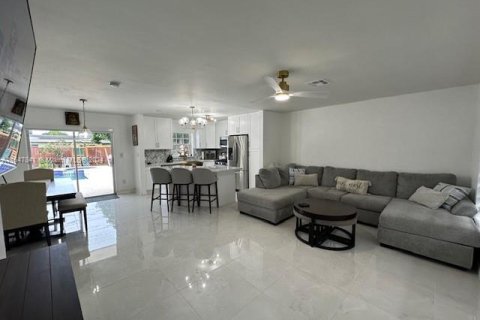 Villa ou maison à vendre à Miami, Floride: 3 chambres, 102.19 m2 № 1330472 - photo 3