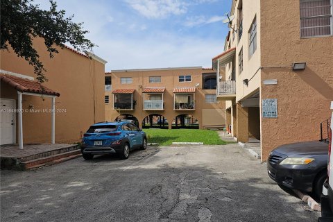 Condo in Hialeah, Florida, 1 bedroom  № 1330384 - photo 3