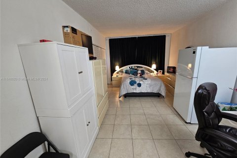 Condo in Hialeah, Florida, 1 bedroom  № 1330384 - photo 19