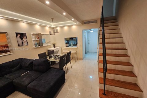 Condo in Hialeah, Florida, 1 bedroom  № 1330384 - photo 7