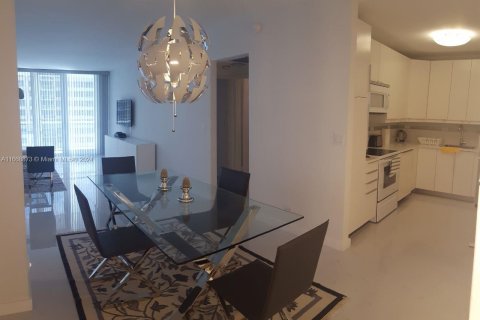 Condo in Miami Beach, Florida, 1 bedroom  № 1385810 - photo 13