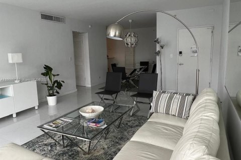 Condo in Miami Beach, Florida, 1 bedroom  № 1385810 - photo 3